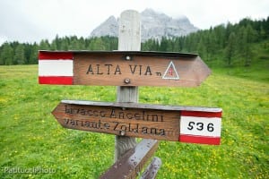 The Alta Via 1 trail marker