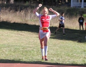 Victory secure, Anna celebrates! Photo: Emma Gerrard/Salomon