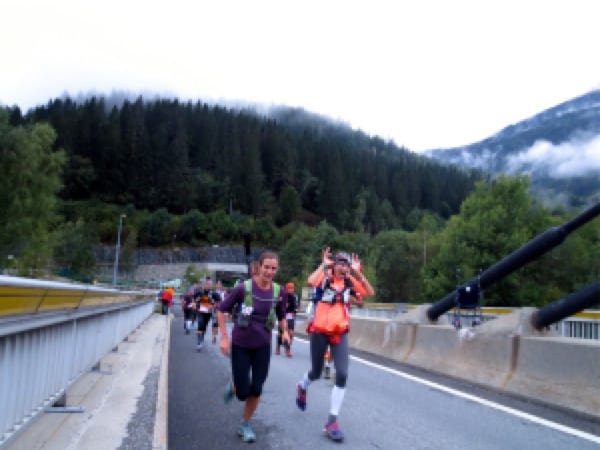 Krissy Moehl and Rory Bosio runing together early. Krissy Moehl - Rory Bosio - 2012 TNF UTMB