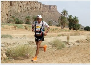 Mohamad Ahansal winning the long stage of the 2010 Marathon des Sables. (photo by AFP / Getty Images / Pierre Verdy)