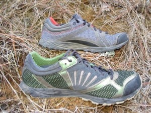 A comparison of the insteps of the New Balance MT100 (top) and MT101 (bottom).