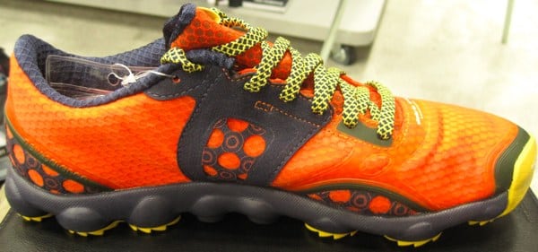 New Balance Minumus Amp MT1010 - orange medial upper