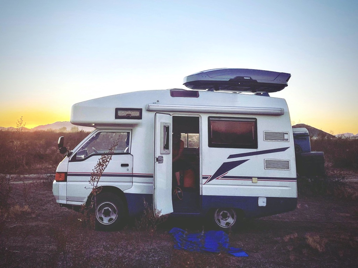 Mitsubishi Delica JB470 - vanlife at sunset