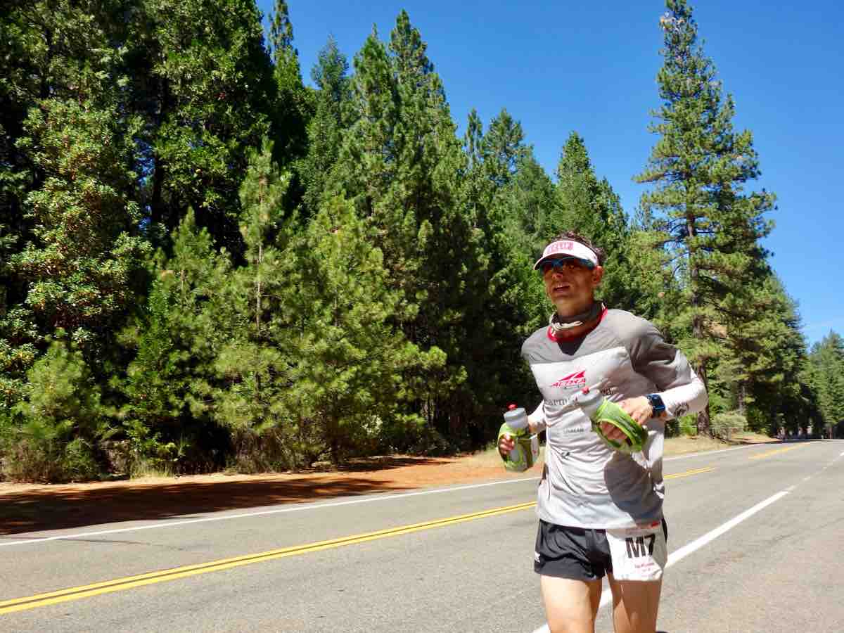 Ian Sharman - 2016 Western States 100 - handheld water bottles