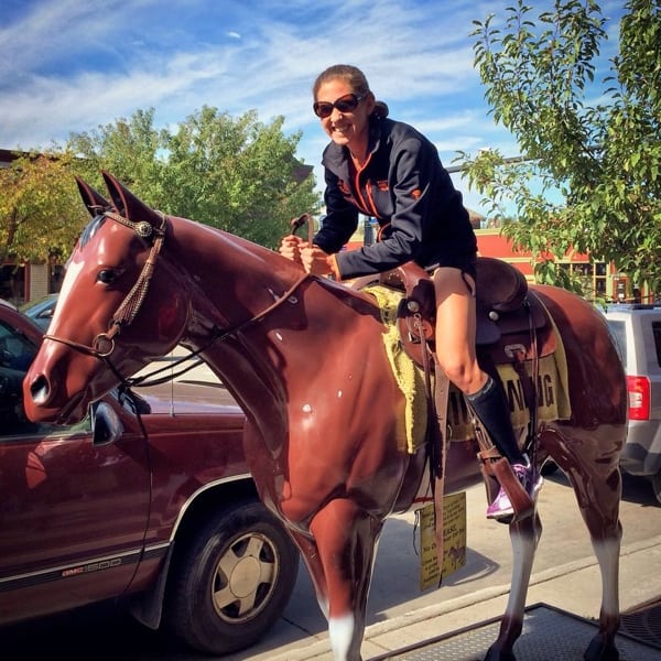 Larisa Dannis - horsing