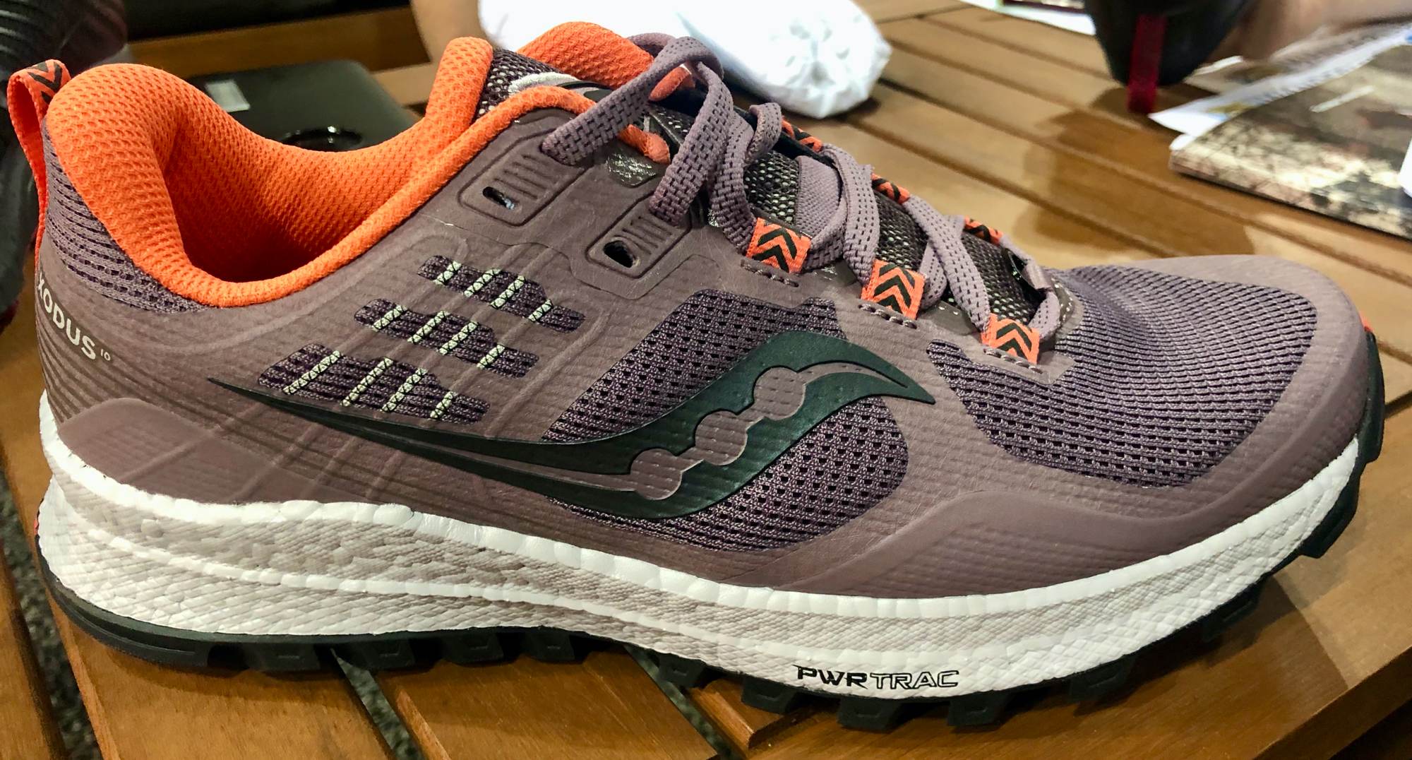 saucony trail running shoes zipper